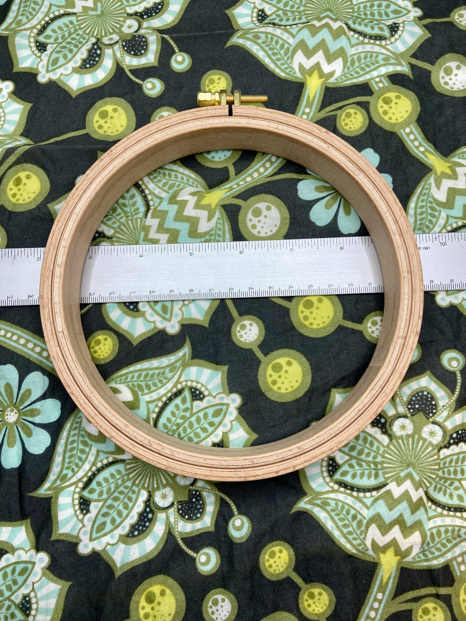 Nurge 24 mm / 1” Beech Screwed Embroidery Hoop – Riverview Stitching